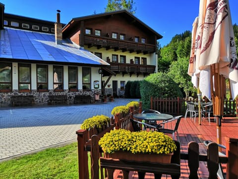 Neighbourhood, Balcony/Terrace