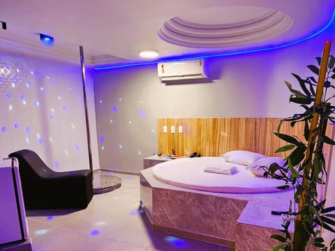 Bed, Photo of the whole room, Bedroom, air conditioner