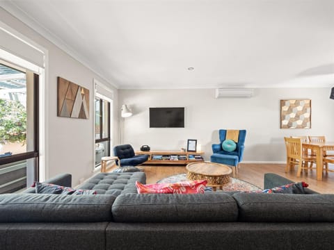Communal lounge/ TV room, TV and multimedia, Living room