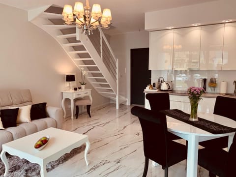 Living room, Photo of the whole room