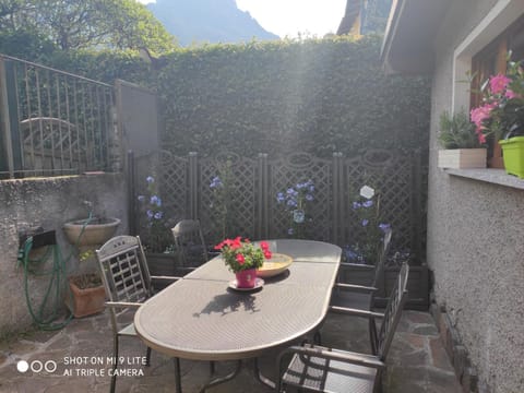Secret Garden Mandello Apartment in Mandello del Lario