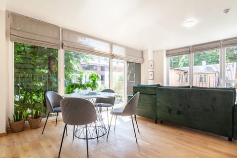 Happy Day Apartment, By Cohost Apartment in Palanga