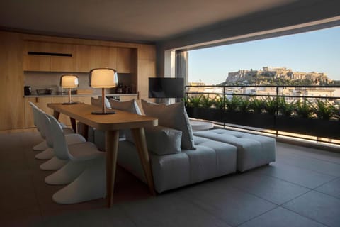 View (from property/room), Living room, Landmark view