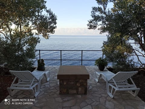 View (from property/room), Balcony/Terrace, Dining area, Sea view