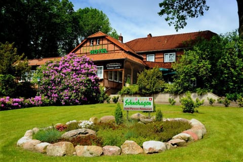Property building, Facade/entrance, Garden
