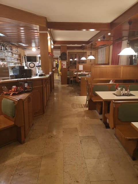 Restaurant/places to eat, Restaurant/places to eat