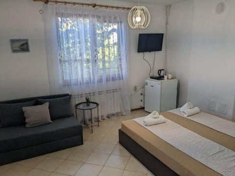 TV and multimedia, Photo of the whole room, Bedroom