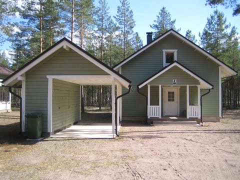 Rattle Nest Chalet in Finland