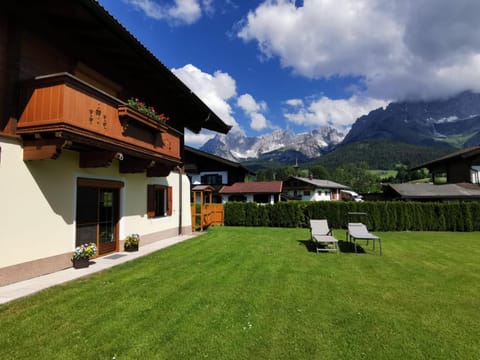 Property building, Day, Garden, Mountain view, sunbed