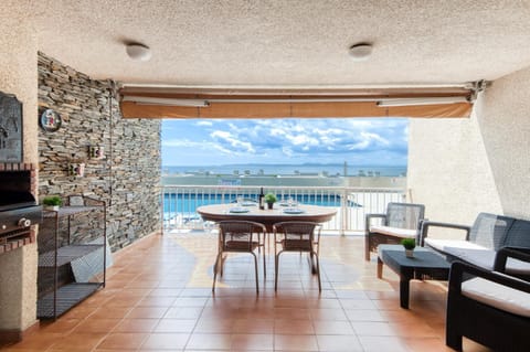 View (from property/room), Balcony/Terrace, Sea view, Swimming pool