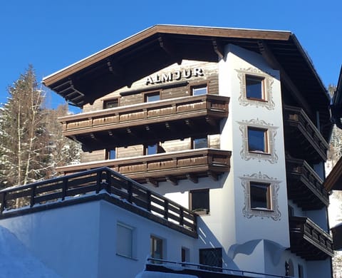 Hotel Garni Almjur Bed and Breakfast in Saint Anton am Arlberg