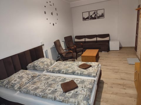 Bed, Seating area