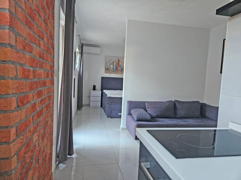 Photo of the whole room, Seating area