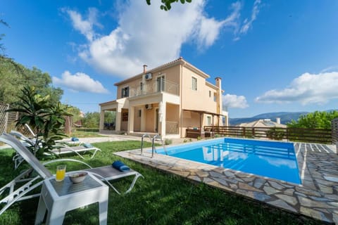 Property building, Patio, Garden, Garden view, Mountain view, Pool view, Swimming pool, sunbed