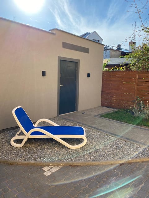 Patio, Facade/entrance