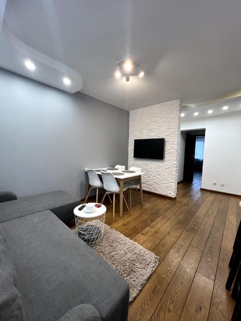Bed, Living room, Dining area, Entertainment