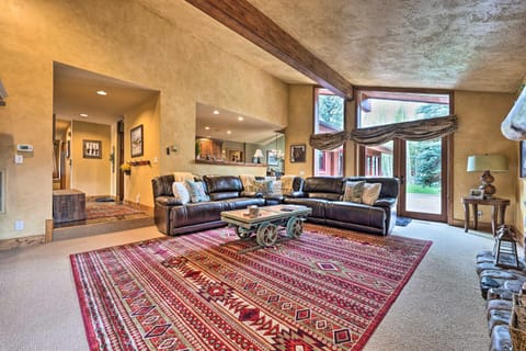 Luxe Sun Valley Retreat with Hot Tub, 3 Mi to Resort House in Sun Valley