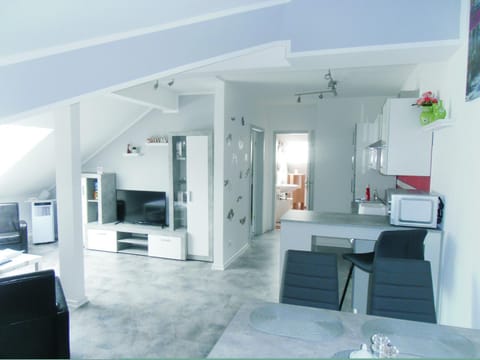 Photo of the whole room, Dining area