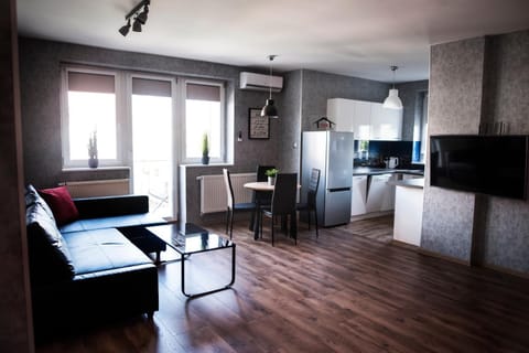 TV and multimedia, Living room, Dining area, Evening entertainment
