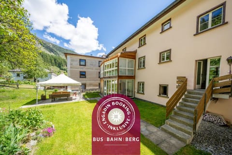 Property building, Facade/entrance, Off site