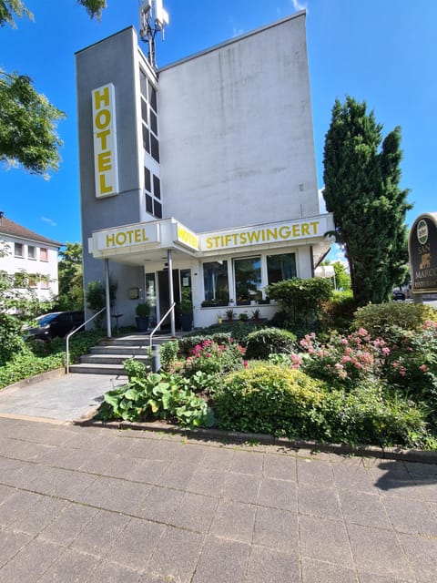 Property building, Facade/entrance, Garden