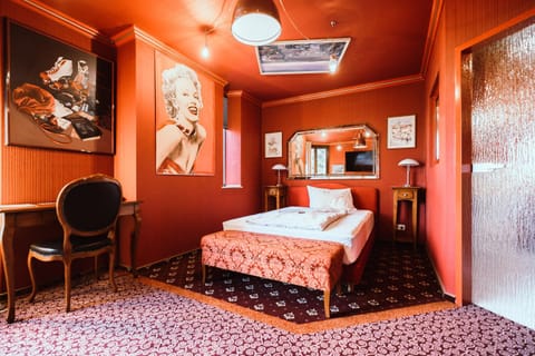 Bed, Photo of the whole room