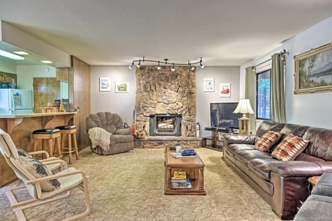 Home with Serene Deck in Twain Harte! House in Twain Harte