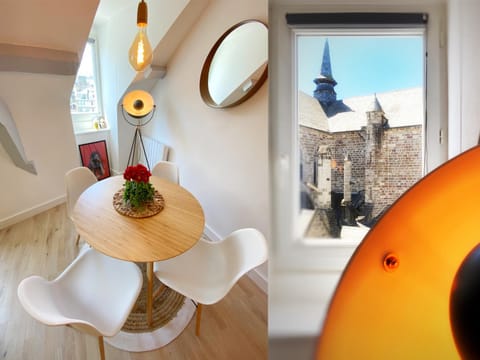 Duplex lumineux, coloré, atypique face cathédrale Apartment in Brittany