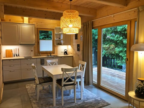 Kitchen or kitchenette, Dining area, Communal kitchen