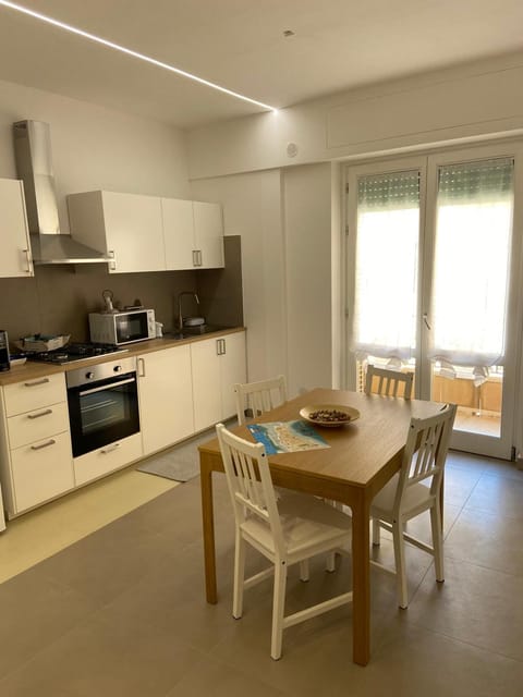 Photo of the whole room, Seating area, Dining area