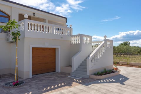 Villa Jugo (6+2) - New - Mediterranean ambient Apartment in Split-Dalmatia County