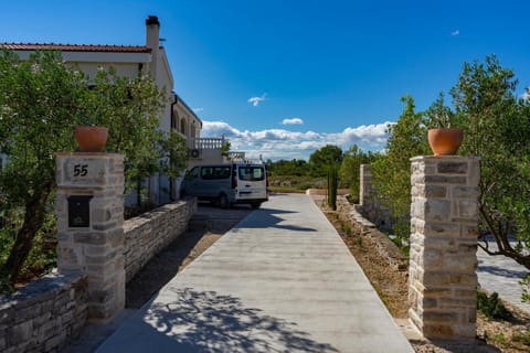 Villa Jugo (6+2) - New - Mediterranean ambient Apartment in Split-Dalmatia County