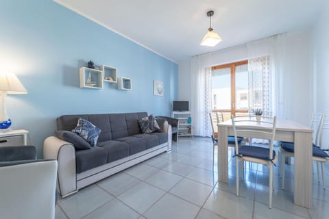 TV and multimedia, Living room, Decorative detail, Seating area, Dining area