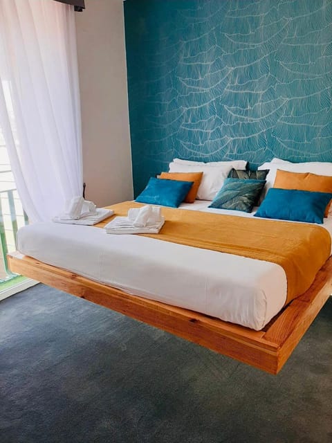 Bed, View (from property/room), Bedroom, City view, Quiet street view, towels