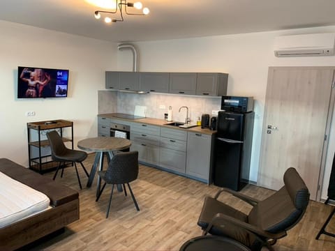 Kitchen or kitchenette, Photo of the whole room, Seating area
