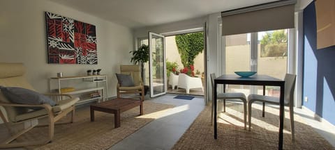 Seating area, Dining area, Garden view