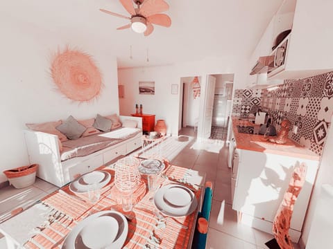 Photo of the whole room, Dining area