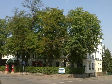 Facade/entrance, Garden