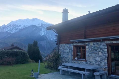 Chalet Edelweiss - Verbier, Mountain Views, Jacuzzi! Chalet in Canton of Valais