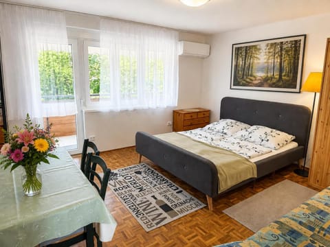Living room, Photo of the whole room
