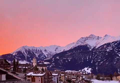 View (from property/room), Balcony/Terrace, Mountain view