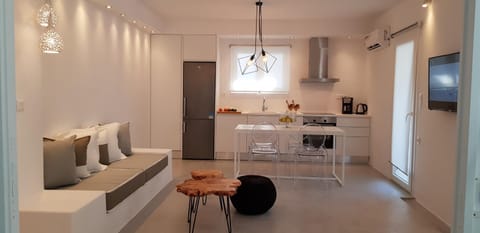 Kitchen or kitchenette, Living room