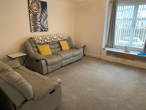 City Centre Executive 2 Bed Apartment with WiFi & Parking Apartment in Aberdeen