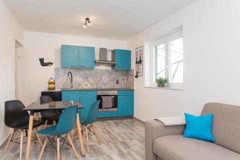 Living room, Seating area, Dining area, Communal kitchen