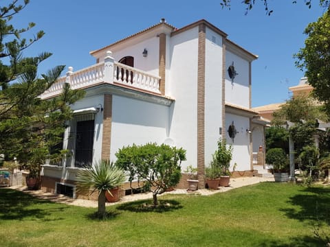 Facade/entrance, Garden, Decorative detail, Garden view