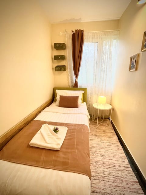 Perfect Place to Stay self check in-24h-NETFLIX-WIFI Apartment in Timiș County