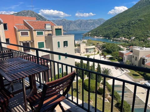 Property building, Patio, Nearby landmark, Spring, Natural landscape, View (from property/room), Balcony/Terrace, Dining area, Lake view, Mountain view, River view