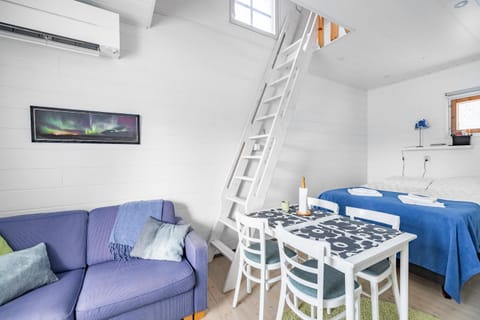 Living room, Seating area, Dining area, air conditioner