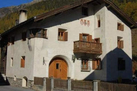 Chasa Städler - Ferienwohnung mit 113m2 für max. 5 Personen Apartment in Canton of Grisons