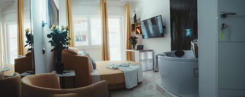 Photo of the whole room, Bedroom, Family